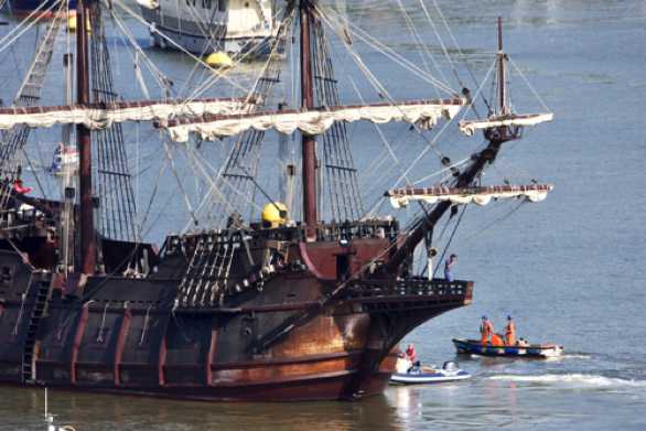 29 September 2023 - 12:09:40

-----------------
El Galeon Andalucia departs Dartmouth